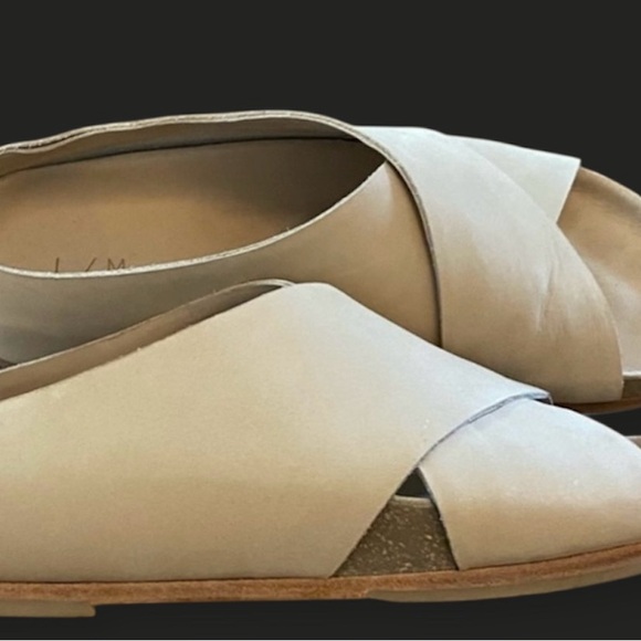 Lauren Manoogian - Picture 4 of 4